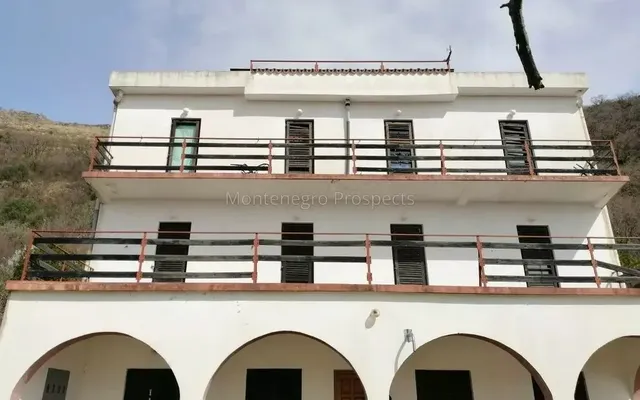 Отель в Петровац