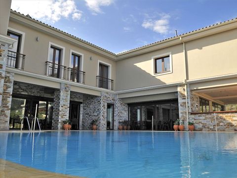 Отель в Эвбея