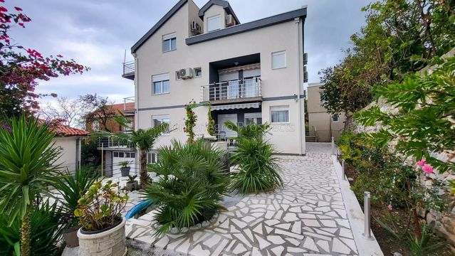 Отель в Сутоморе