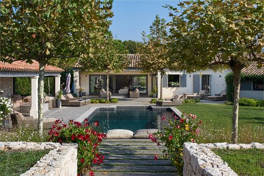 Дом в Мужен