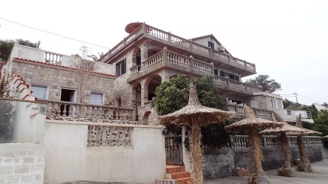 Отель в Крашичи