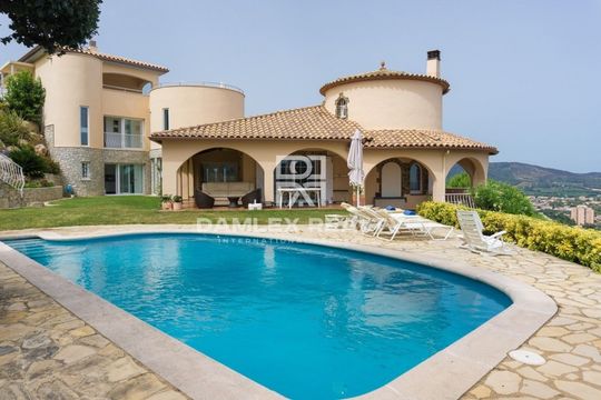 Вилла в Калонже