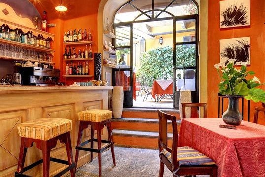 Отель в Каннеро-Ривьера