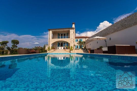 Вилла в Бухе