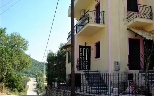 Отель в Маргарити