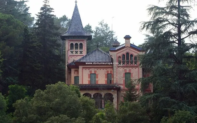 Дом в Жирона