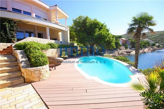 Вилла в Примоштен