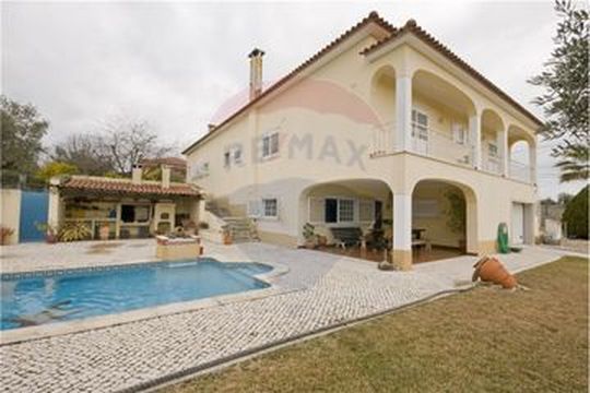 Вилла в Сантарен