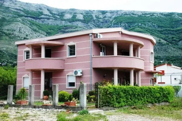 Отель в Сутоморе