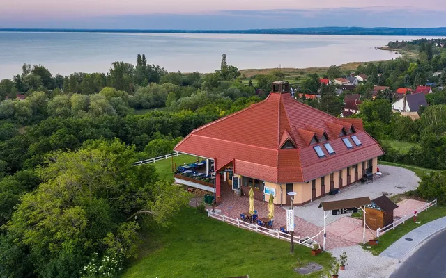 Ресторан / Кафе в Balatongyörök