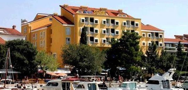 Отель в Пула