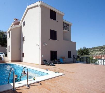 Отель в Рогозница