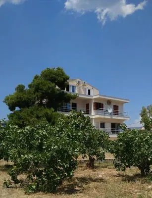 Коммерческая недвижимость в Agioi Theodoroi