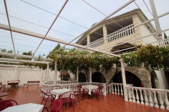 Отель в Заградже