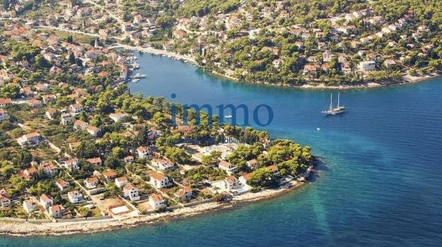 Земельный участок в Брач