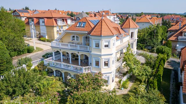 Отель в Хевиз