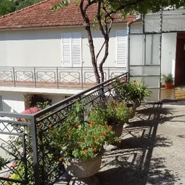 Отдельный дом в Тиват, фото 1