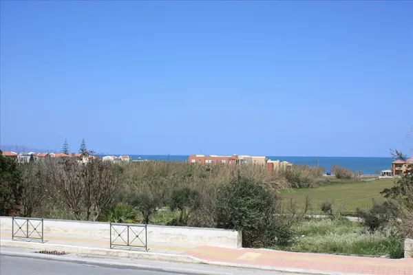 Земельный участок в Платаниас