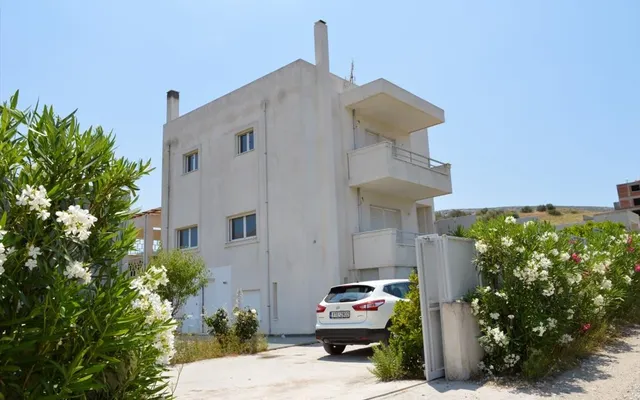 Отдельный дом в National Bank of Greece