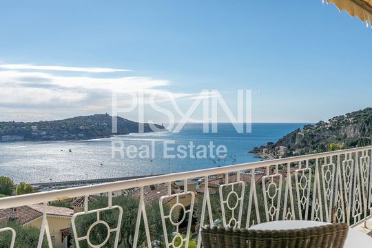 Дуплекс в Виллефранче Сур Мер