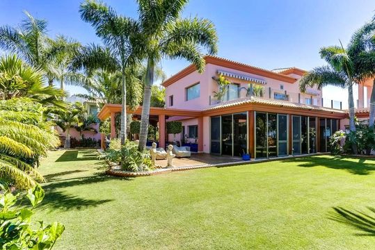 Дом в Адехе