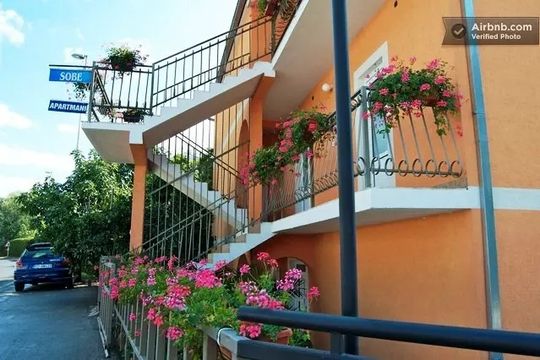 Отель в Кумбор