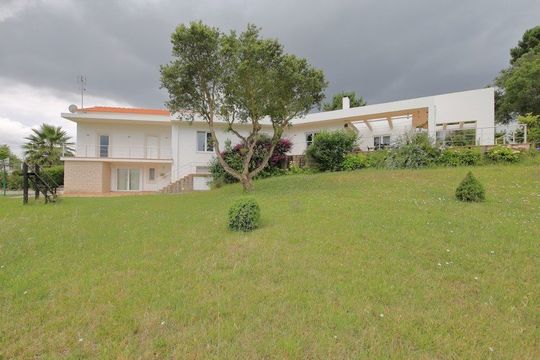 Вилла в Калдаш-да-Раинья