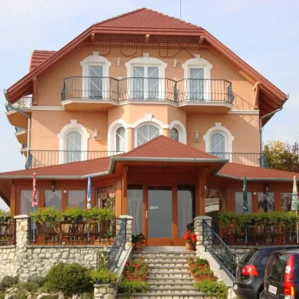 Отель в Хевиз, фото 1
