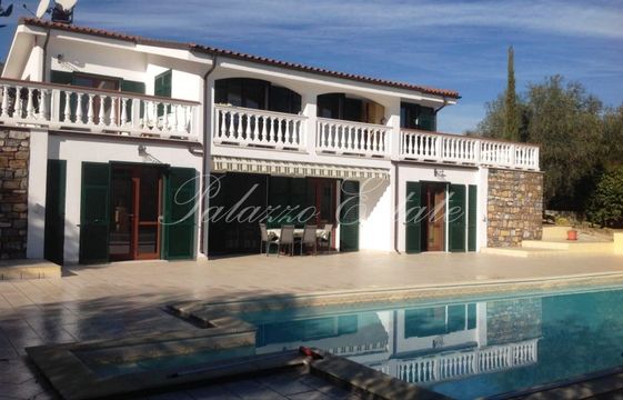 Вилла в Империя