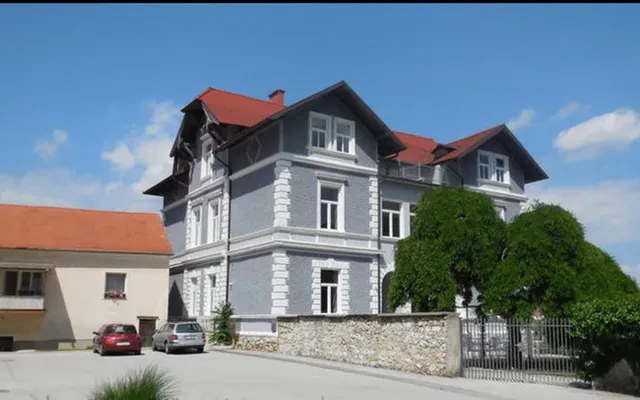 Отель в Целе