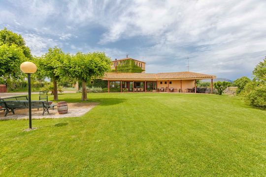 Вилла в Жирона