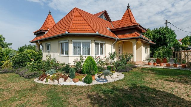 Вилла в Черсегтомай