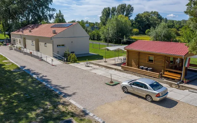 Отель в Balatonmáriafürdő