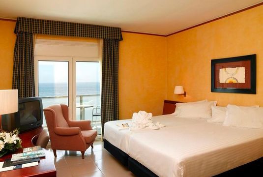 Отель в Кастельдефельс