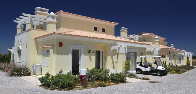 Таунхаус в Алтура (Каштру-Марин)