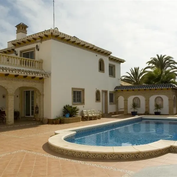 Вилла в Деэса де Кампоамор, фото 1