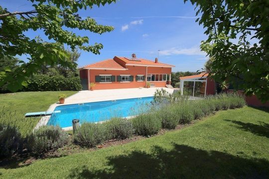 Вилла в Калдаш-да-Раинья