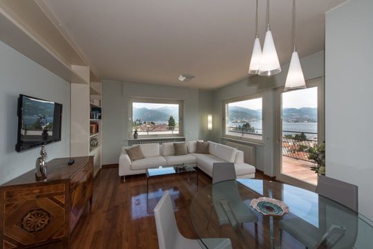 Таунхаус в Стреза