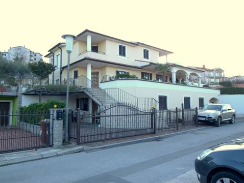 Дом в Копер