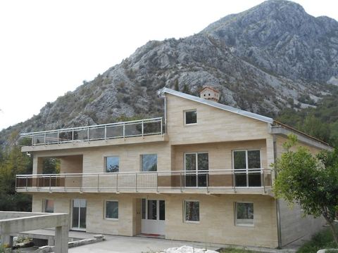 Отель в Ораховац