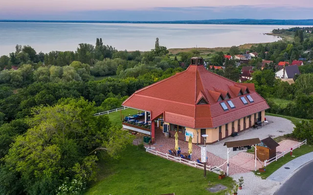 Ресторан / Кафе в Кестхей