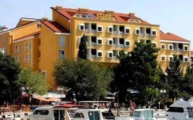 Отель в Пула