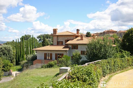 Дом в Сиена