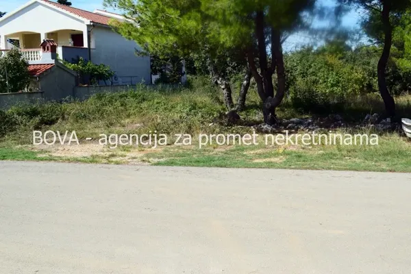 Земельный участок в Нин