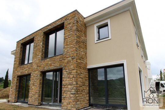 Таунхаус в Луция