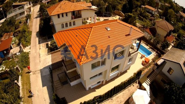 Дом в Балчик