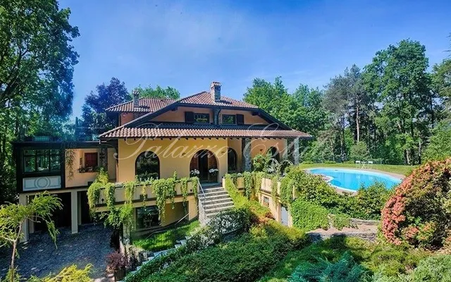 Вилла в Луино