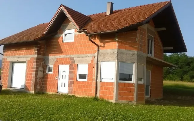 Дом в Ястребарско