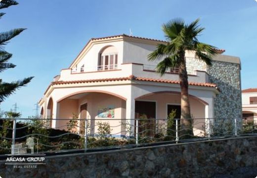 Вилла в Бельведере-Мариттимо