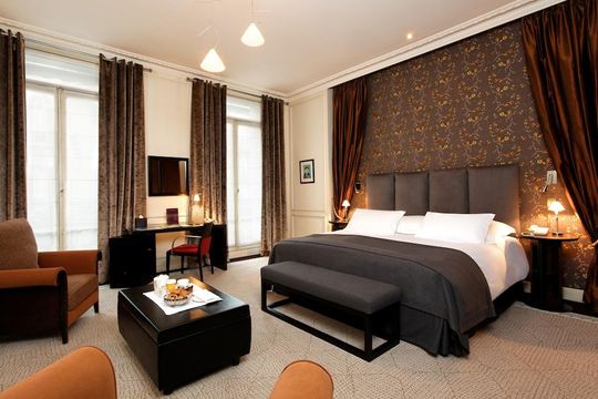 Отель в Париж